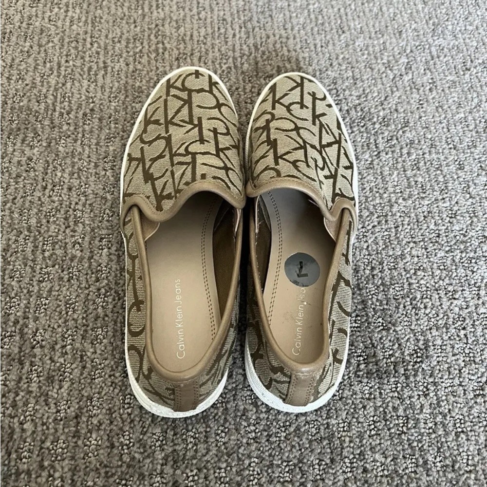 Rand New Calvin Klein Flat Slip-On Women Shoes Sz 7